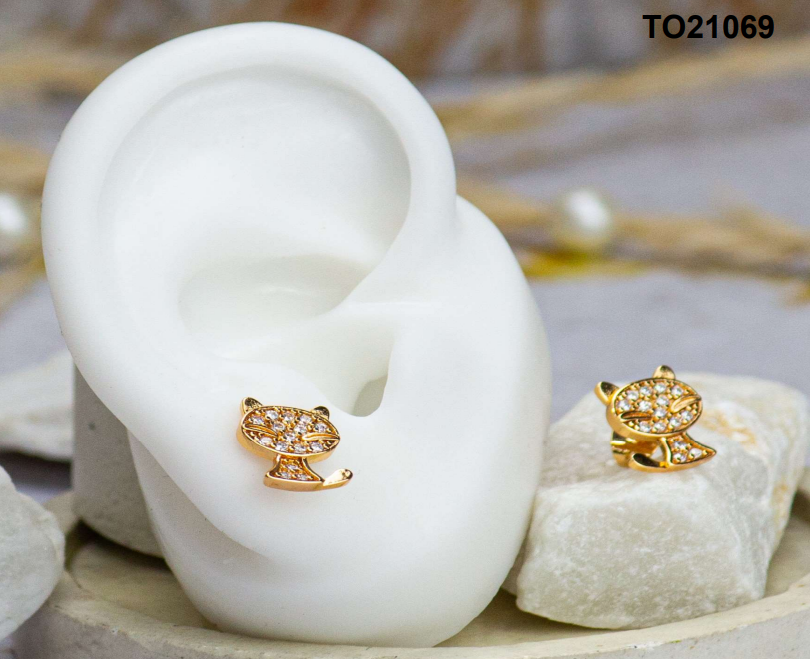 Sparkling Cat Stud Earrings